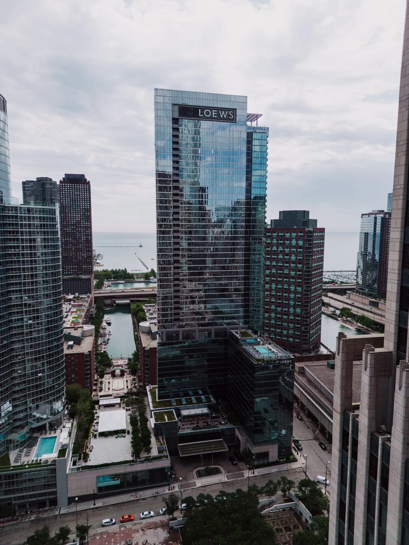 Loews hotel and surrounding high-rise buildings beside the Chicago River